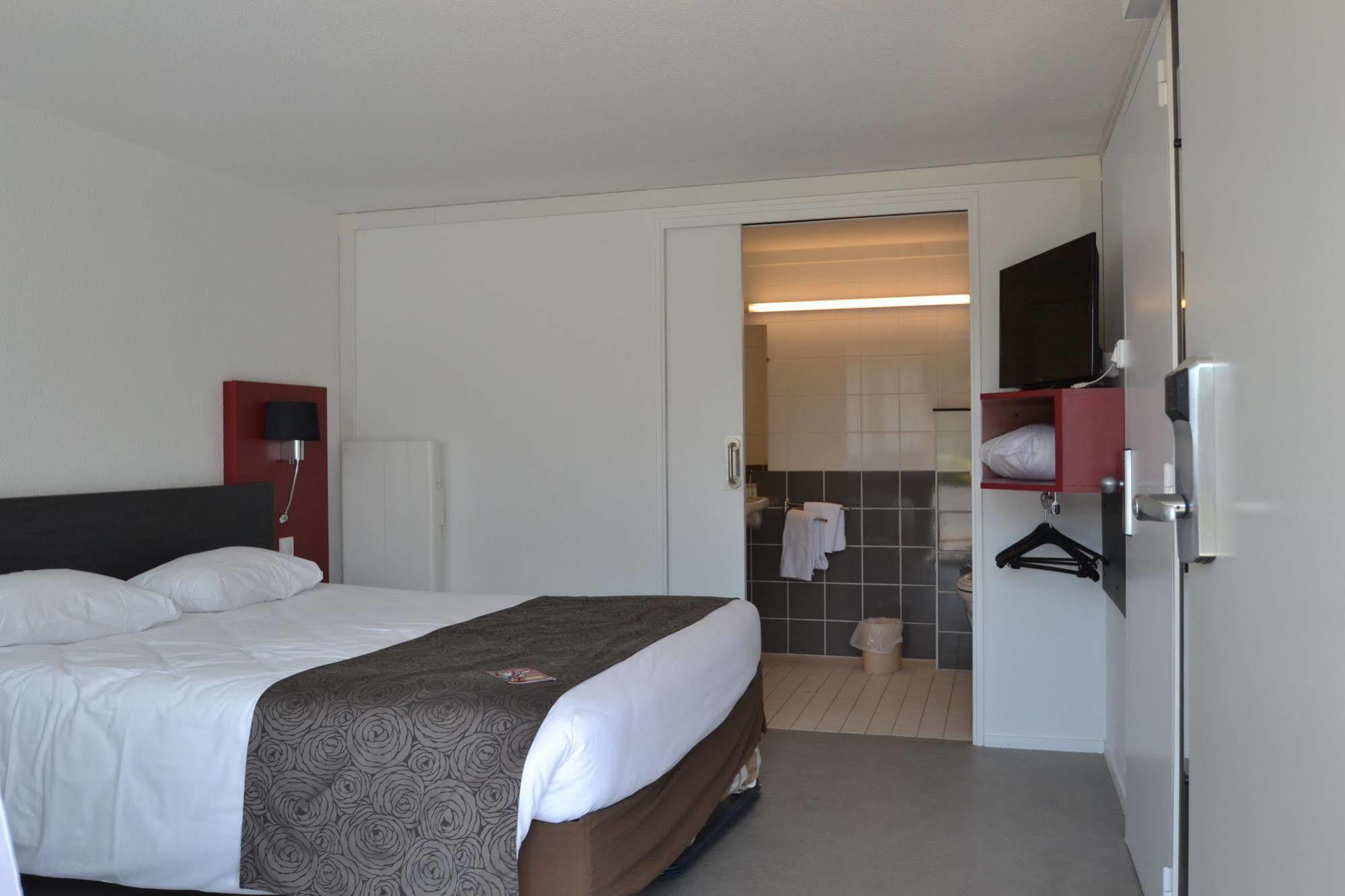 Brit Hotel 마옌 외부 사진