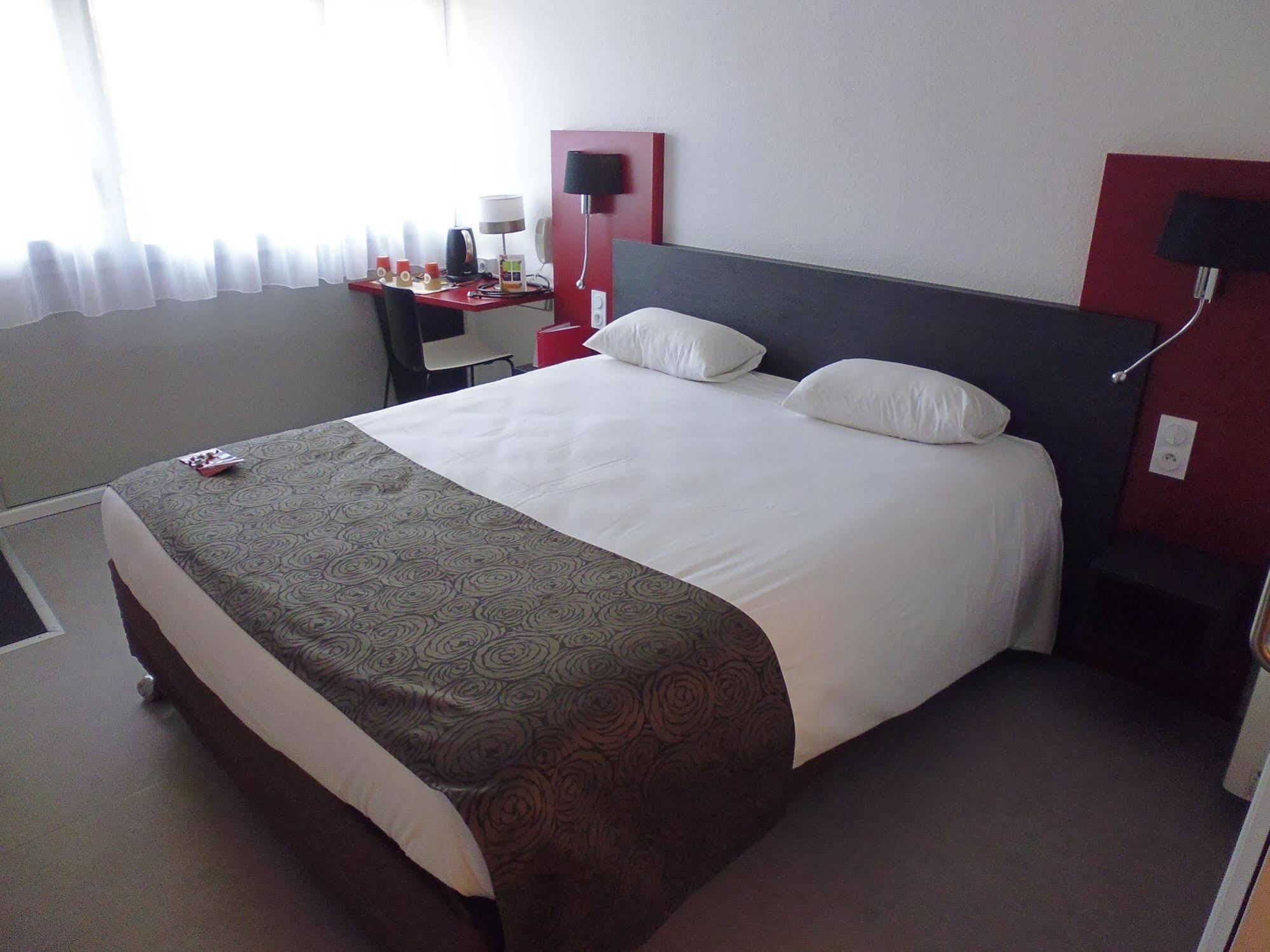 Brit Hotel 마옌 외부 사진