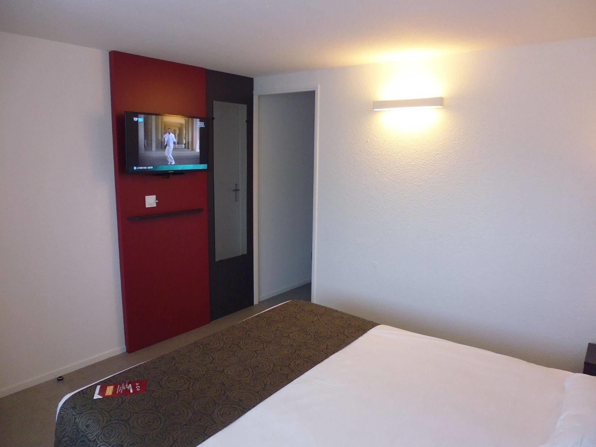 Brit Hotel 마옌 외부 사진
